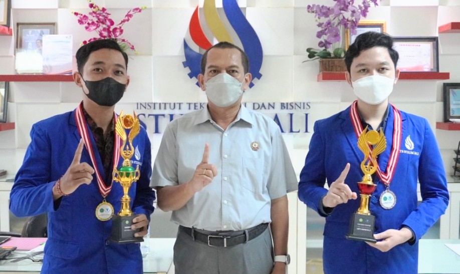 Rektor Apresiasi Mahasiswa Itb Stikom Bali Nyaris Borong Semua Medali