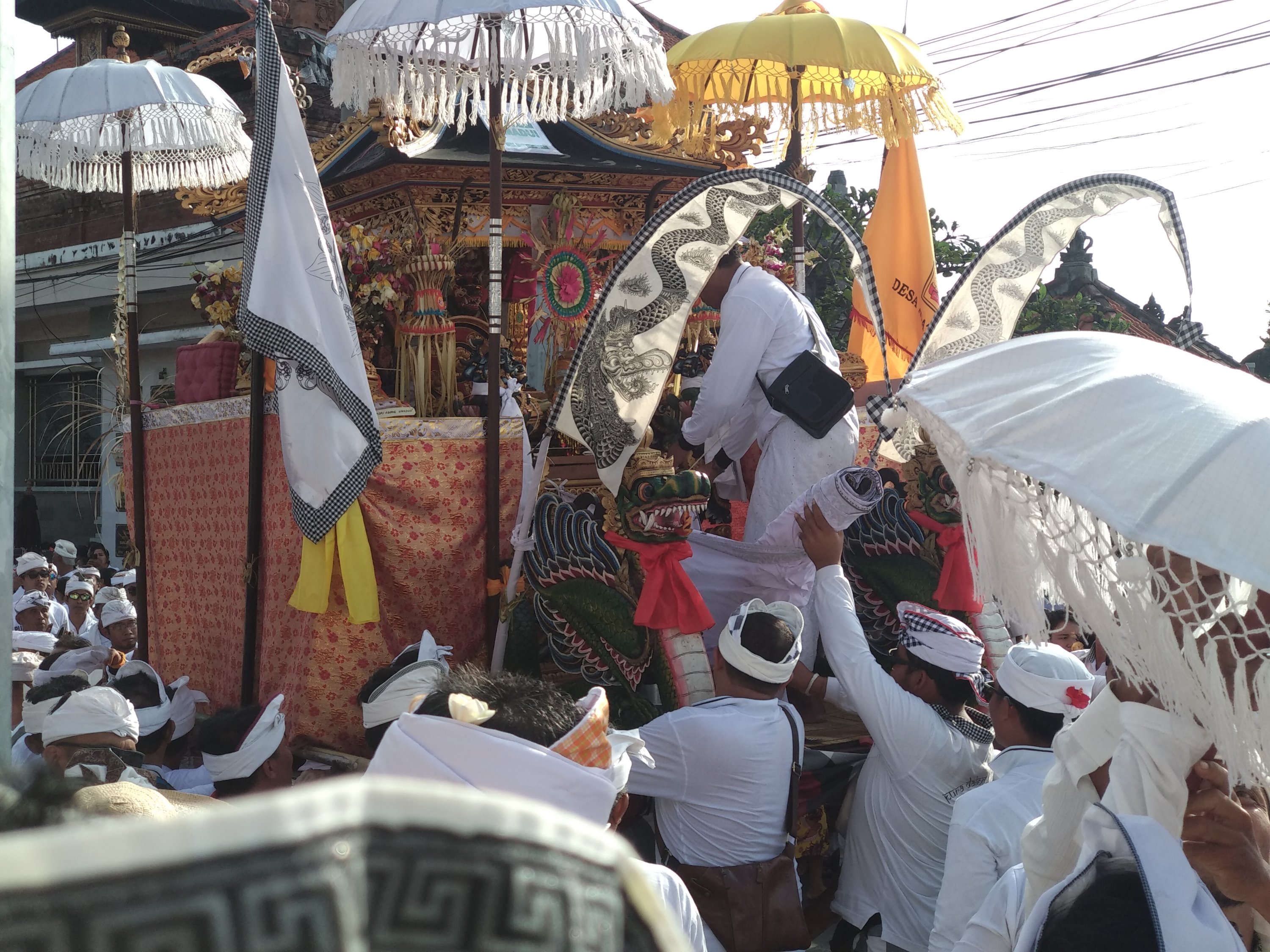 Karya Agung Di Desa Adat Kerobokan, Ribuan Krama Usung 72 "Jempana ...