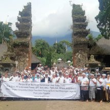 Dukung Karya Agung Pengurip Gumi, Suka Duka PLN Bali Perbaiki Instalasi Penerangan di Pura Luhur Batukau