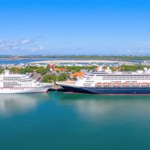 Lagi, Dua Kapal Pesiar Mewah Bawa Ribuan Turis Sandar di Pelabuhan Benoa