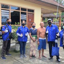 Perangi Covid-19 di Kabupaten/Kota se Bali, “Semeton Supadma Rudana” Door to Door Semprotkan Disinfektan