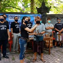 PERADI Denpasar Bantu Komunitas Masyarakat Kerta Yoga Sembako dan Masker