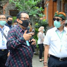 Wagub Cok Ace Dampingi Menkumham dan Menlu RI Sambangi Pasar Seni dan Puri Ubud