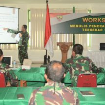 Tingkatkan Kemampuan Insan Penerangan TNI AD, Dispenad Gelar Workshop Menulis di Kodam Udayana