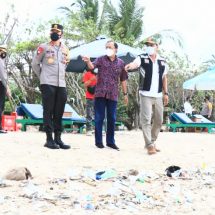 Gubernur Koster dan Kapolda Bali Pantau Penerapan Protokol Kesehatan di Destinasi Wisata Kabupaten Badung