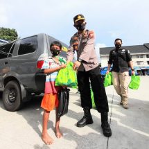 Bidhumas Polda Maluku Utara bersama Insan Pers Bagikan Bingkisan Jelang Idul Fitri