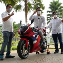Astra Motor Serahkan CBR600RR ke Konsumen Pertama di Indonesia