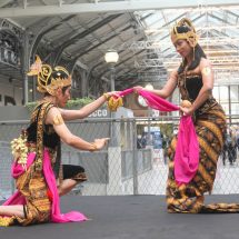 Semarak Tarian Indonesia dalam Paris Cafe Festival 2021