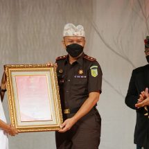 Wagub Cok Ace Luncurkan Buku “Padma Bhuwana”, Kupas Pembangunan Bali Dengan Masing-Masing Taksunya