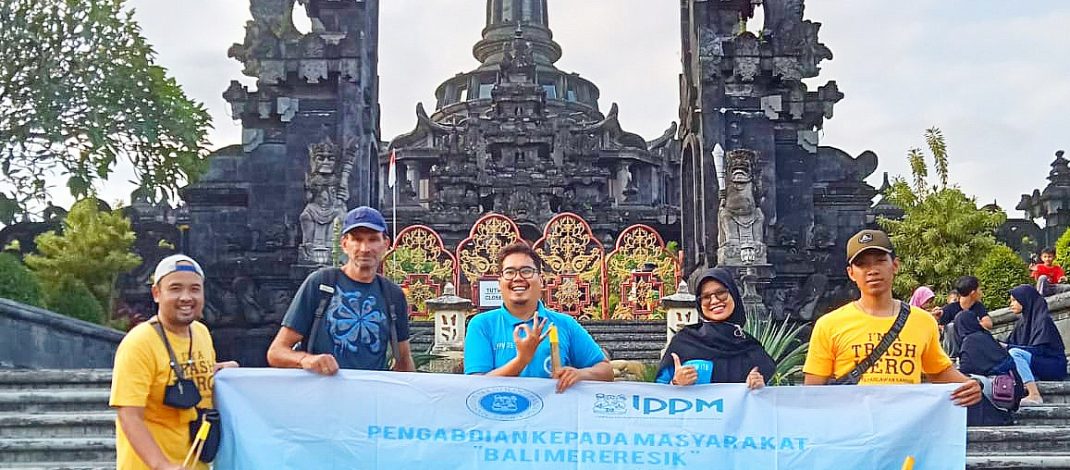 Turut Menjaga Kebersihan Lapangan Niti Mandala Renon, PKM ITB ‘Bali Mereresik’ Bergabung dengan Komunitas Trash Hero Melakukan Aksi Clean-Up