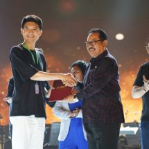 Hadiri AIBD Awards, Wagub Cok Ace Serahkan Penghargaan Untuk Stasiun Penyiaran Korsel KBS
