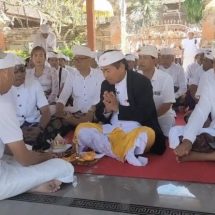 BKS LPD Bali Gelar Upacara Nganyarin di Pura Samuan Tiga Gianyar