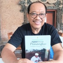 ​Mantan Kadispar Badung Jro Mangku Made Badra Luncurkan Buku Autobiografi Tepat Ultah ke-63