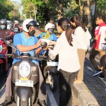 Gerakan Pengurangan Polusi Udara, Astra Motor Bali Bagikan 200 Tanaman Hias Meriahkan Hari Pelanggan Nasional 