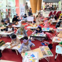 Asah Puluhan Kreativitas Anak, Astra Motor Center Denpasar Gelar Lomba Mewarnai 