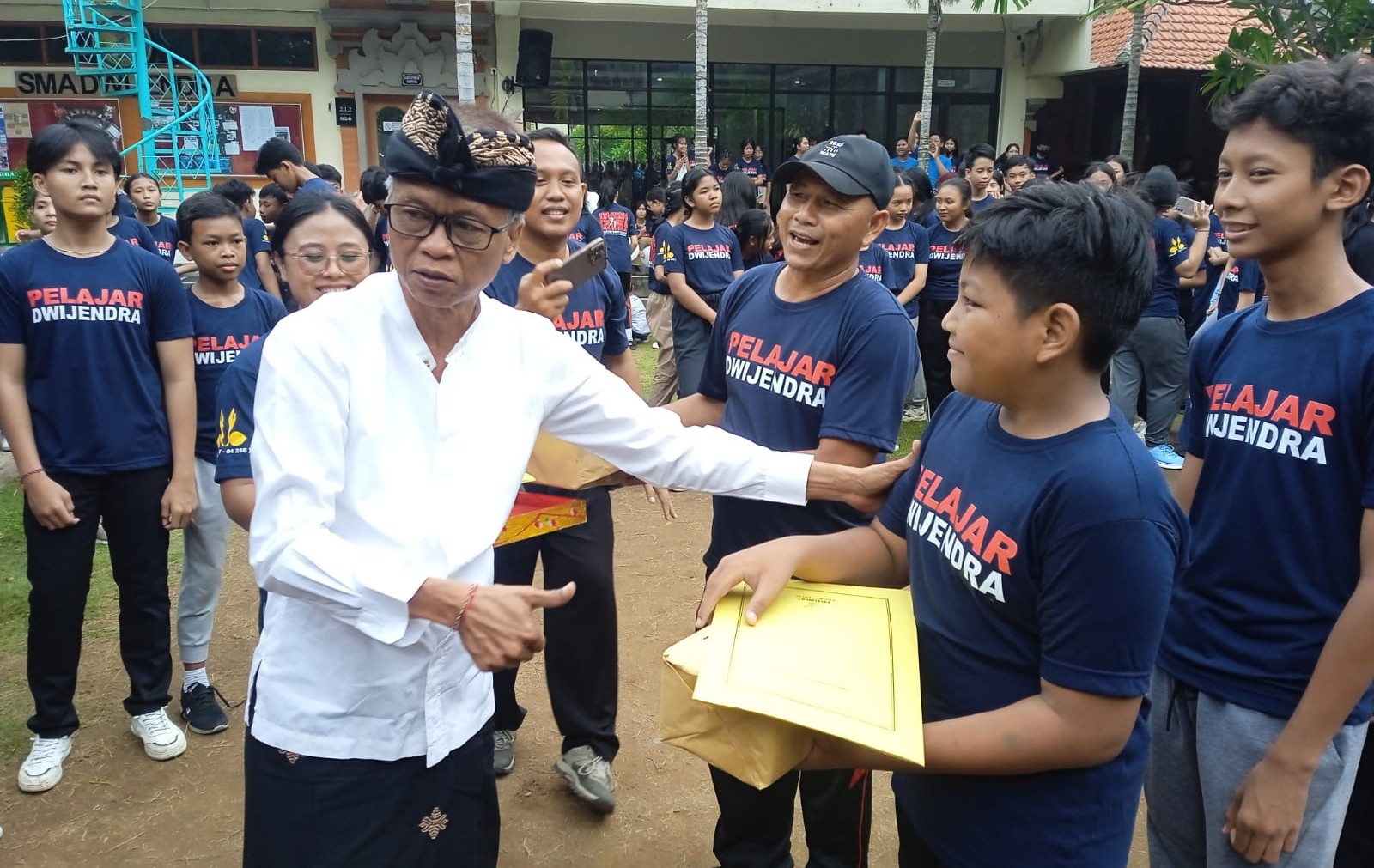 Aneka Lomba Dan Potong Tumpeng Warnai Perayaan HUT Ke-71 Yayasan ...