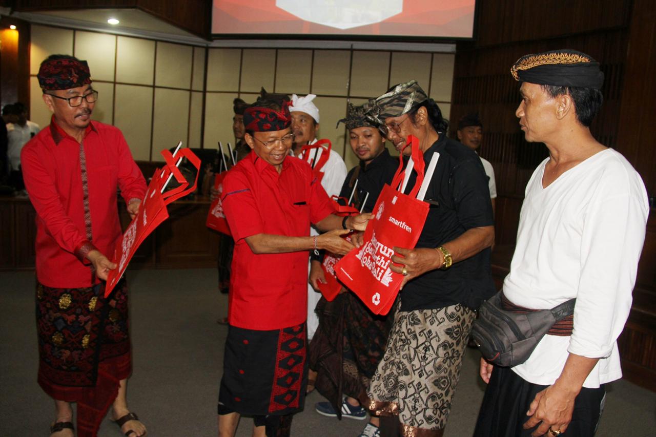 Smartfren bantu Nangun Sat Kerthi Loka Bali