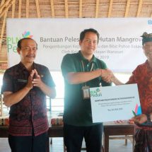 Kembangkan Kepiting dan Lestarikan Bakau, PLN Bantu Kelompok Nelayan Rp30 Juta