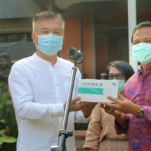Hainan Cina Bantu 50.000 Masker Medis dan Baju Coverall ke Bali