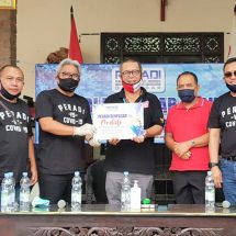 “Peradi Denpasar Peduli” Bantu Paket Sembako Flobamora Bali