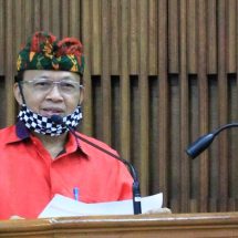 Gubernur Koster Kumpulkan Bendesa, Kades dan Lurah Tangani Covid-19 di Denpasar
