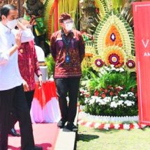 Tinjau Vaksinasi Massal di Gianyar, Presiden Berharap Sektor Pariwisata Bali Segera Bangkit
