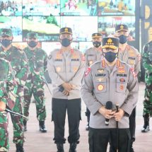 Panglima TNI dan Kapolri Tinjau Proses Vaksinasi Personil TNI-Polri di GOR Kepaon Denpasar