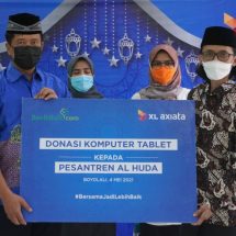Kembangkan Desa Digital, XL Axiata Donasikan 100 Laptop ke Pesantren