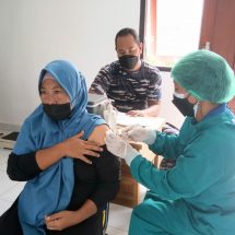 Peringati HUT ke-76 TNI AL, Lanal Denpasar Kembali Gelar Vaksinasi Untuk Warga Pesisir dan Kota Denpasar