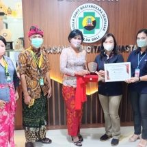 Sukses Laksanakan Vaksinasi, Astra Motor Bali Serahkan Apresiasi Piagam Penghargaan ke RS Bhayangkara Denpasar 