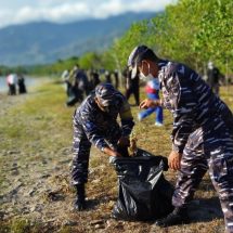 Bersih-bersih Pantai dan Baksos Warnai World Cleanup Day di Buleleng