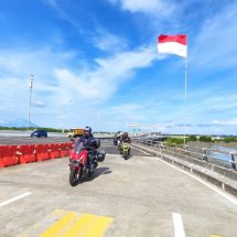 Lintasi Pulau Dewata, Bikers Honda Expedisi Kunjungi Pantai Melasti Hingga Lakukan CSR Korban Gempa