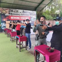 Divisi Imigrasi Kanwil Kemenkumham Bali Gelar Pelatihan Menembak 
