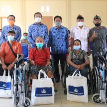 Peduli dan Berbagi, KORPRI Bali Bantu 1000 Paket Sembako dan Kursi Roda