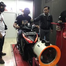 Peserta Antusias Pacu Motor Sekencang-kencangnya di HMPC “Garage Battle” Seri 1