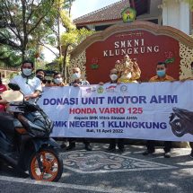 Perkuat Pembinaan Vokasi, Astra Motor Bali Serahkan Motor ke SMK Negeri 1 Klungkung
