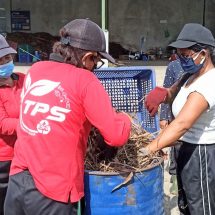 ​Olah Limbah Canang dan Banten Sisa Upakara, CSR Pertamina Hasilkan Briket Bioarang pada Program TPS3R Kedonganan Ngardi Resik