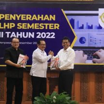 Wagub Bali Hadiri Penyerahan LHP Semester II Tahun 2022