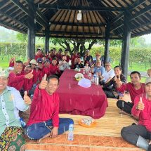 Kunjungi Kebun Anggur di Sangga Langit, Dr. Mangku Pastika,M.M. Dorong Pengusaha Tingkatkan Kualitas Produk dan SDM Petani